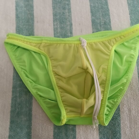(*) DESIGNER LOW CUT MODUS VIVENDI LIME GREEN SWIM BIKINI, SIZE "S" (Pre-Owned) - Picture 4 of 5